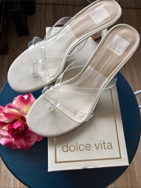 Dolce Vita Daisy Vinyl Sandals 9.5 NIB